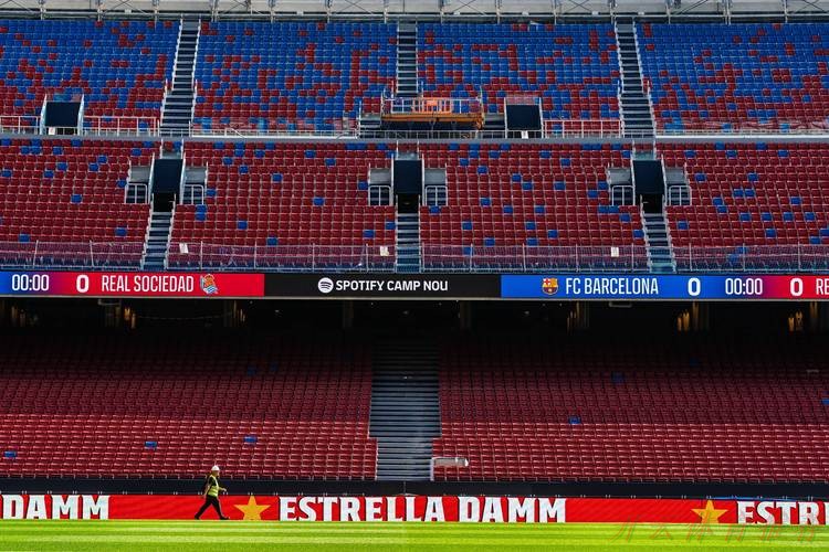 开云体育官方：新诺坎普揭幕在即：巴萨紧急调整主队更衣室，豪华配置引期待